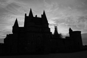 03935 castle silhouette