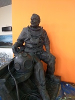 20171125 153205 kalymnos diver statue at airport