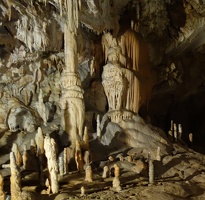 08285 lots of stalagmites