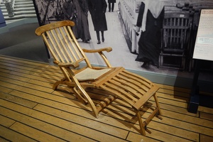 09076 deck chairs on the titanic replica