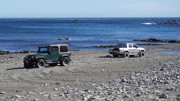 04950 putting around on the beach with a jeep v1