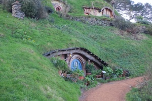 04823 hobbit hole on the path