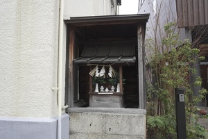 05391 little shrine