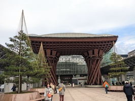 20230223 003931645 kanazawa station giant torii v1