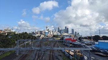 20230709 231517635 auckland from over the tracks v1