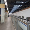 20230223_010755353_shinkansen_on_platform_v1.jpg