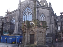Roundish Building in front of St. Giles'