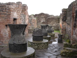 05598_millstones