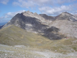 07411_peaks_hut_clouds