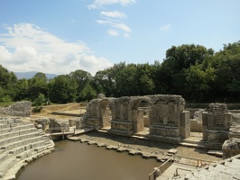 5653 arches and amphitheatre