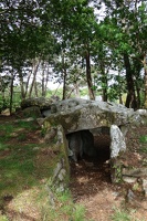 05045 dolmen kermaquer right on the beaten path but hidden