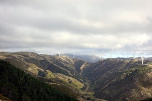 04644 valley between turbines v1
