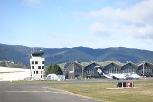 06386 tower and airnz aircraft