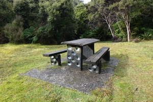 07558 paua picnic table