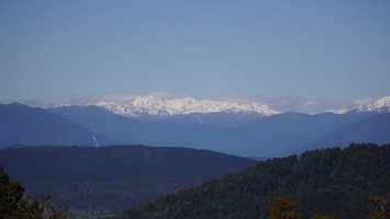 02304 nearby snowy peaks southern alps v1