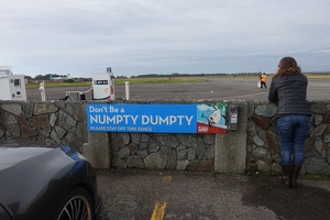 06151 dont be a numpty dumpty while planespotting