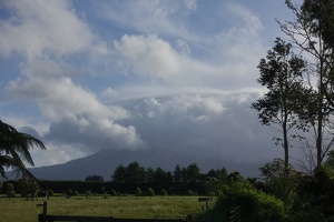 08958 lots going on with clouds at the maunga
