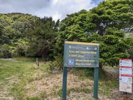 20221130 013738558 approaching a kiwi zone dogs on leads plz