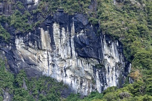 09320 cliff black and white rocks v1