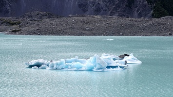 02971 iceberg on tasman lake v1