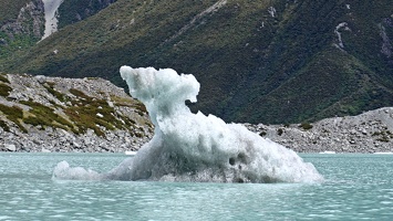 03105 whale iceberg v1