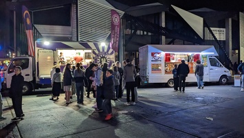20221231 105404836 lining up for food trucks v1