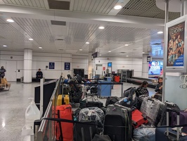 20230121 010804243 luggage waiting