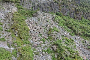 09729 more track under cliffs v1