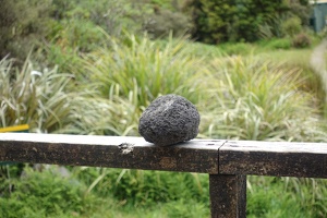 09751 round volcanic rock