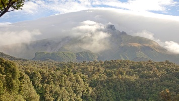 09993 more clouds on the maunga v1