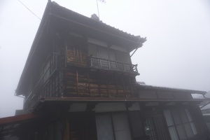 05653 building in fog