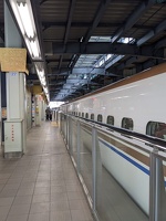 20230223 010755353 shinkansen on platform v1