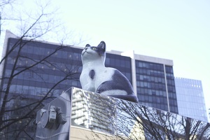 08345 cat statue
