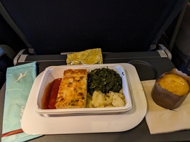 20230906 193147946 qantas y breakfast