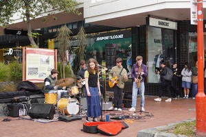 08180 kids busking