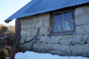 01383 mud hut exterior