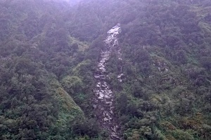 02563 rocky slide v1