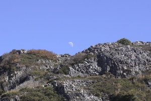 09332 moon near crater lake v1