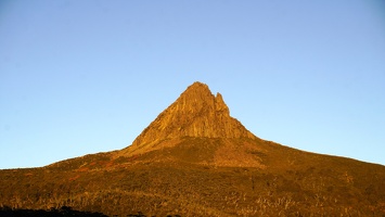 09516 barn bluff from waterfall valley v1