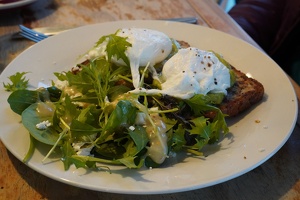 03073 food salad with avocado and eggs