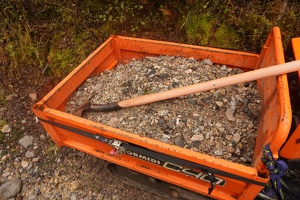 04021 bucket of dirt