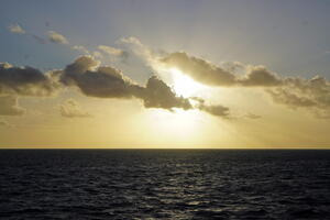 05111 sun behind clouds v1