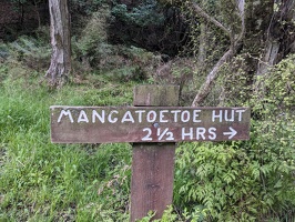 20241122 222404073 mangatoetoe hut 2 5 hours