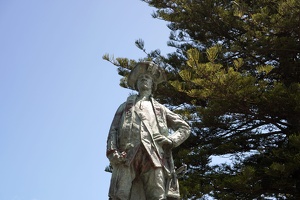 08034 captain cook statue detail v2