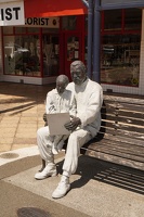 08041 statue read me a story grandad