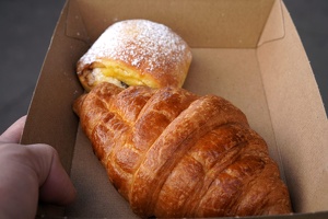 07395 food croissant v1