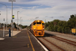07487 train approaching v1