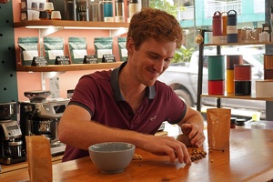08774 sorting coffee beans v1