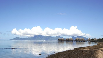 08812 overwater bungalows and moorea v1