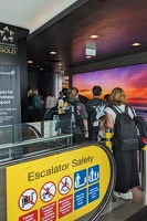 20250105 001745094 lineup for airnz lounge entrance v1